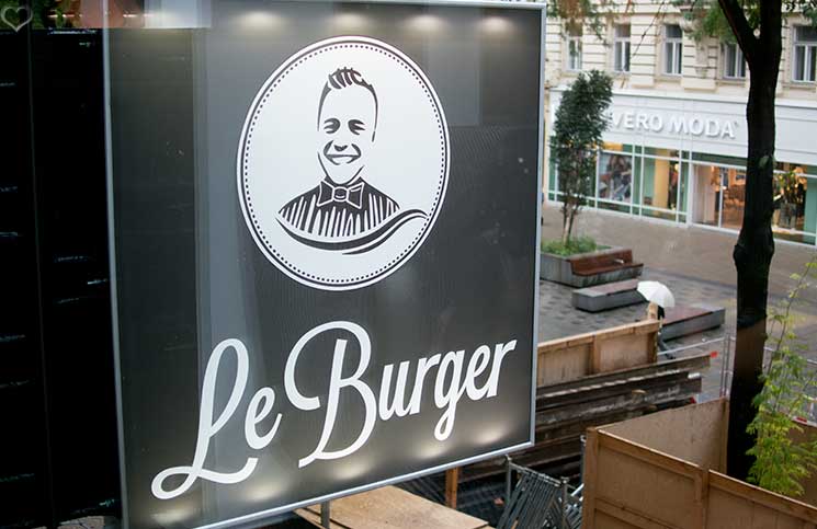 LeBurger-Eröffnung-in-der-Mariahilferstraße-das-schild