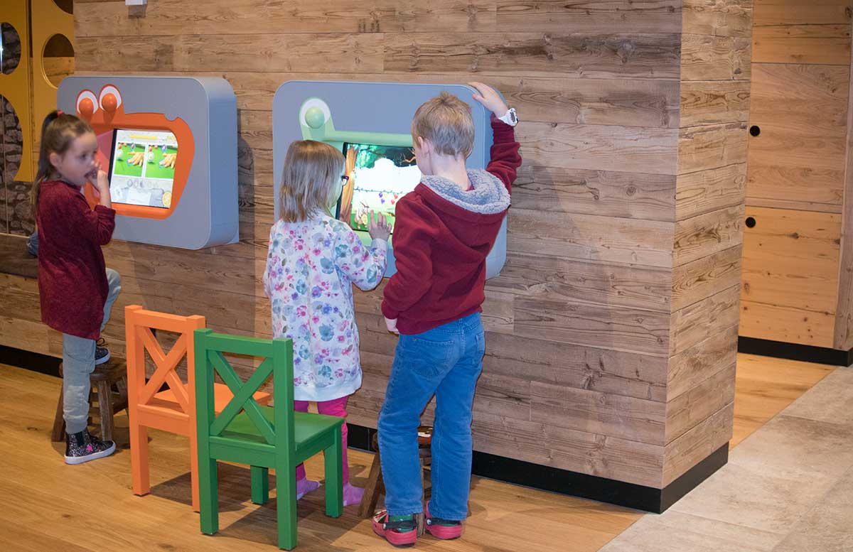 leading-family-hotel-and-resort-dachsteinkoenig-spielestation