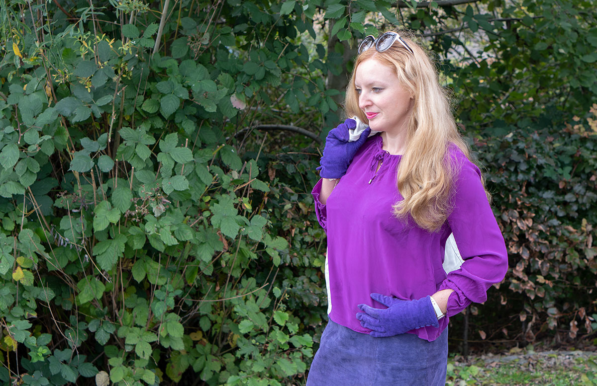 Leder-Outfit-mit-Seidenbluse-und-Merino-Sneakers-seidenbluse