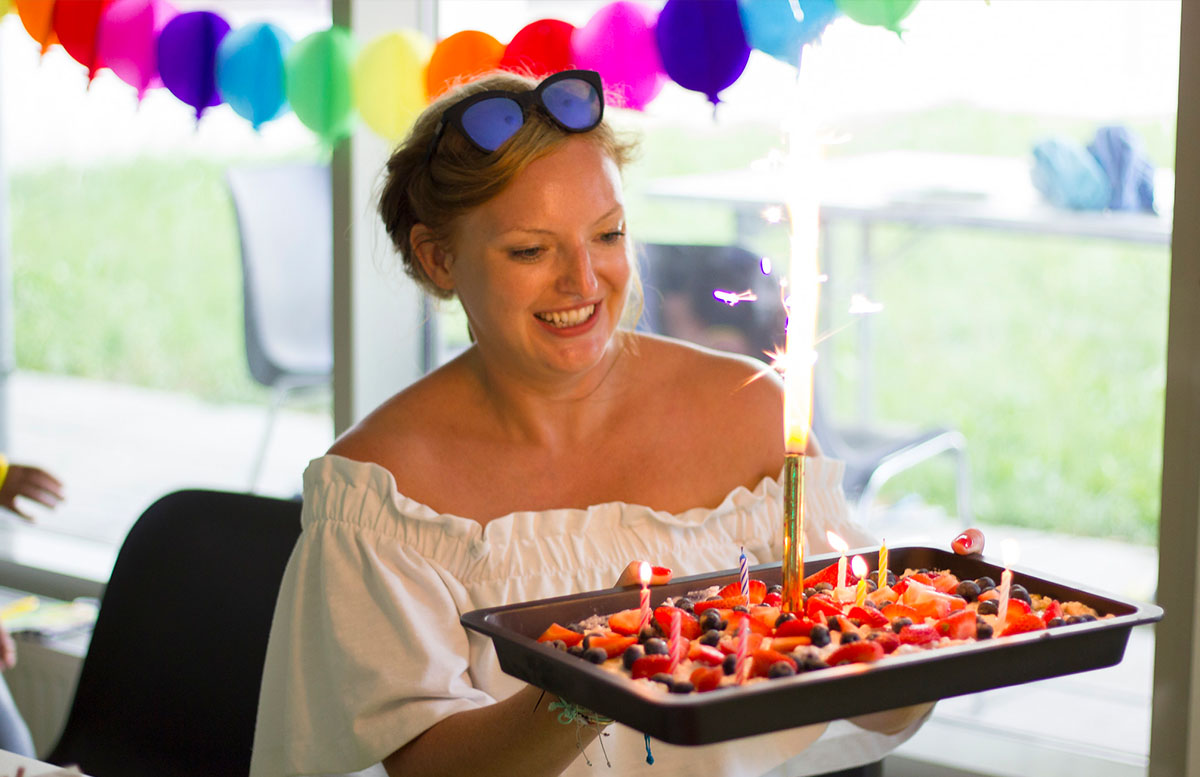 Lenny`s Agenten Geburstagsparty mit Simcha kuchen