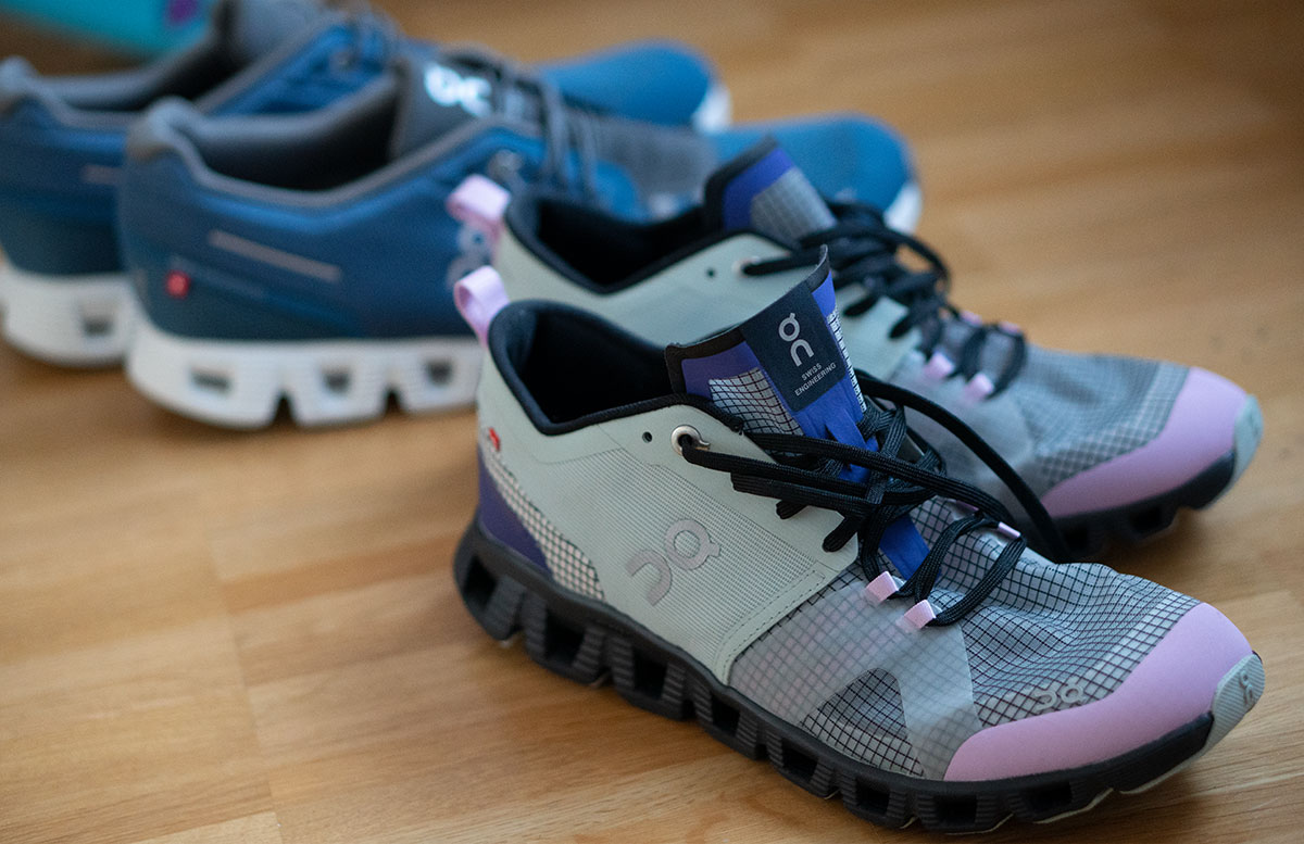 Life-Update-Unser-Leben-mit-Baby-und-Teenager-baby-im-autositz on-running-schuhe
