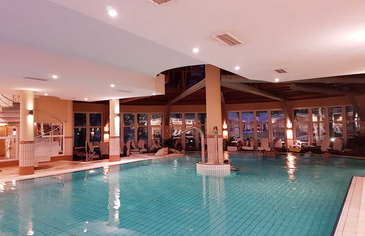 lotus-therme-hotel-und-spa-in-heviz-pool
