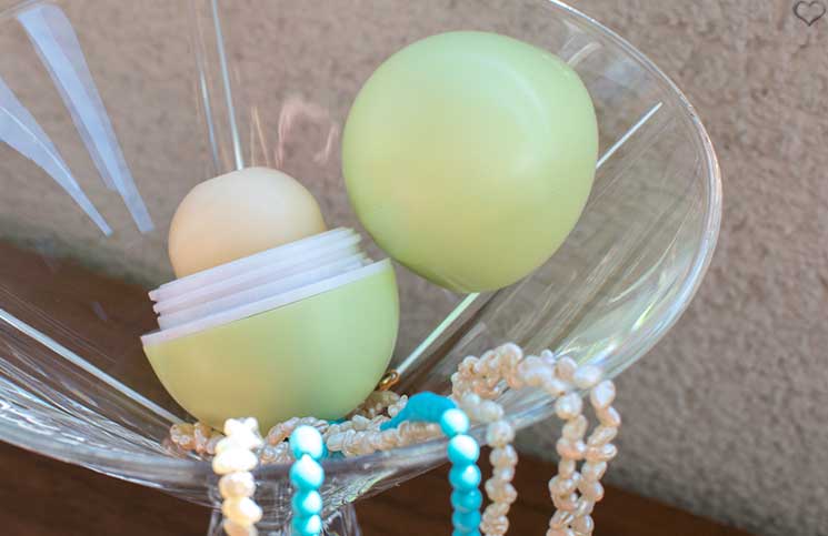 Love-Peace-and-Beauty-Glossybox-nutralux-lip-balm