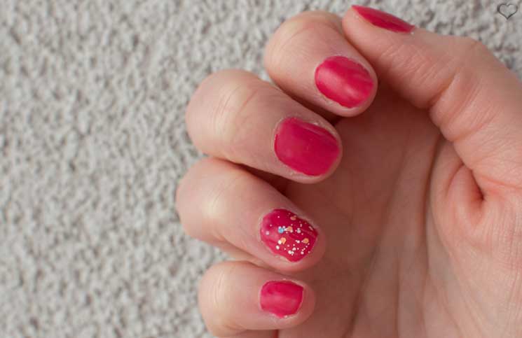 Love-is-in-the-air-Glossybox-Februar-nagellack-aufgetragen-catherine