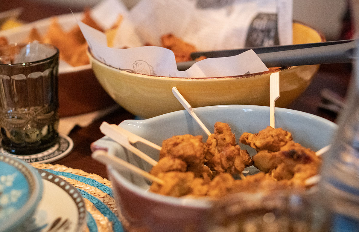 M-Lounge-Big-Dinner-Table-Taste-of-India-GEBACKENES-HUHN