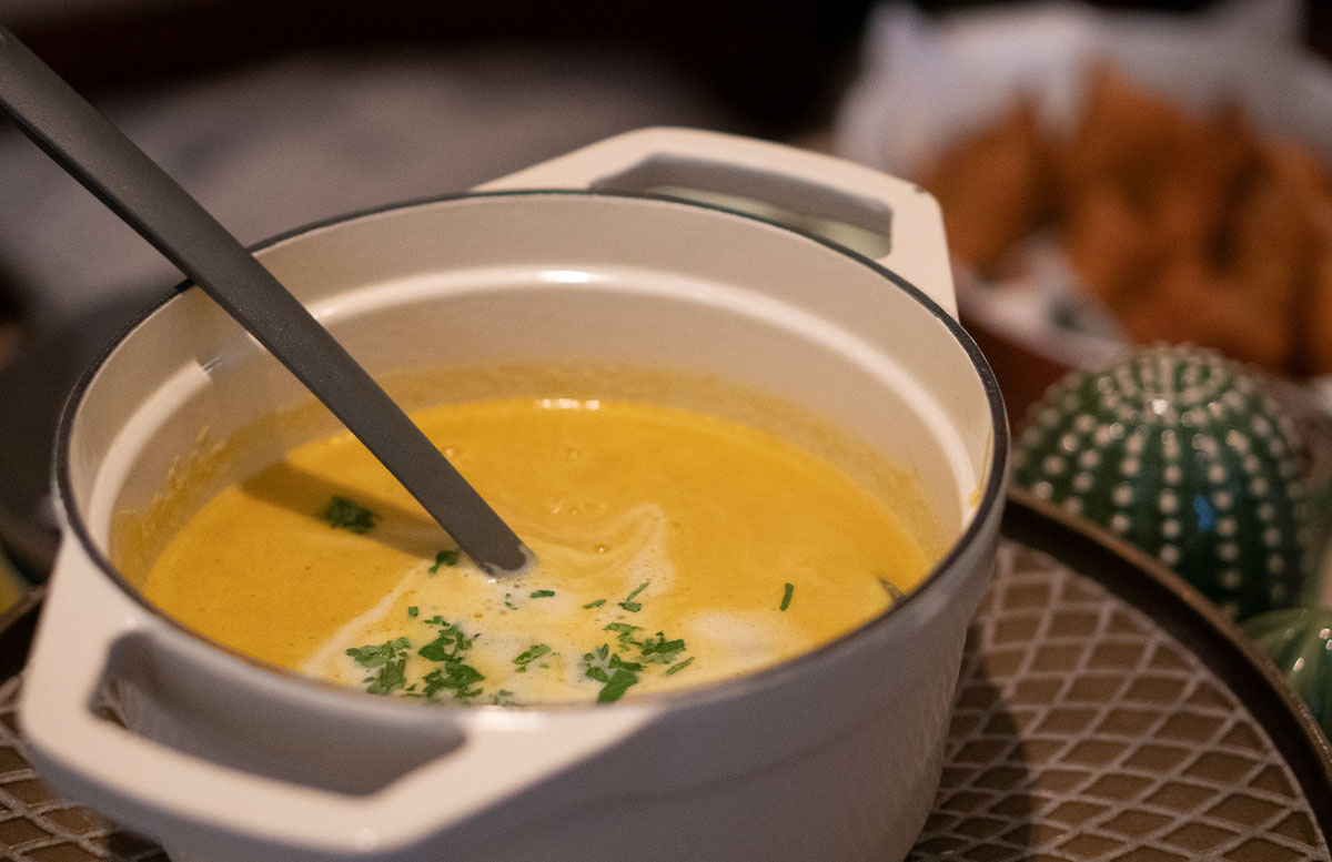 M-Lounge-Big-Dinner-Table-Taste-of-India-SUPPE