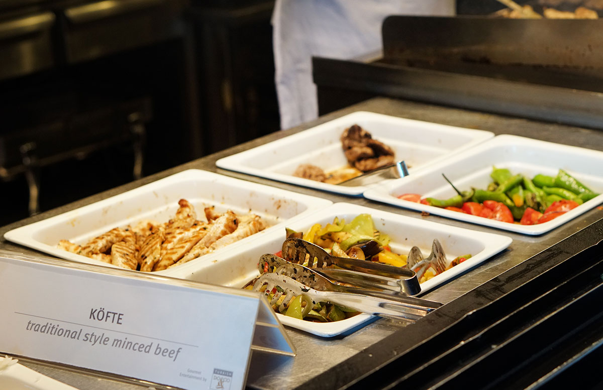 Mein Business Class Flug mit Turkish Airlines flieger cip lounge istanbul gegrilltes food