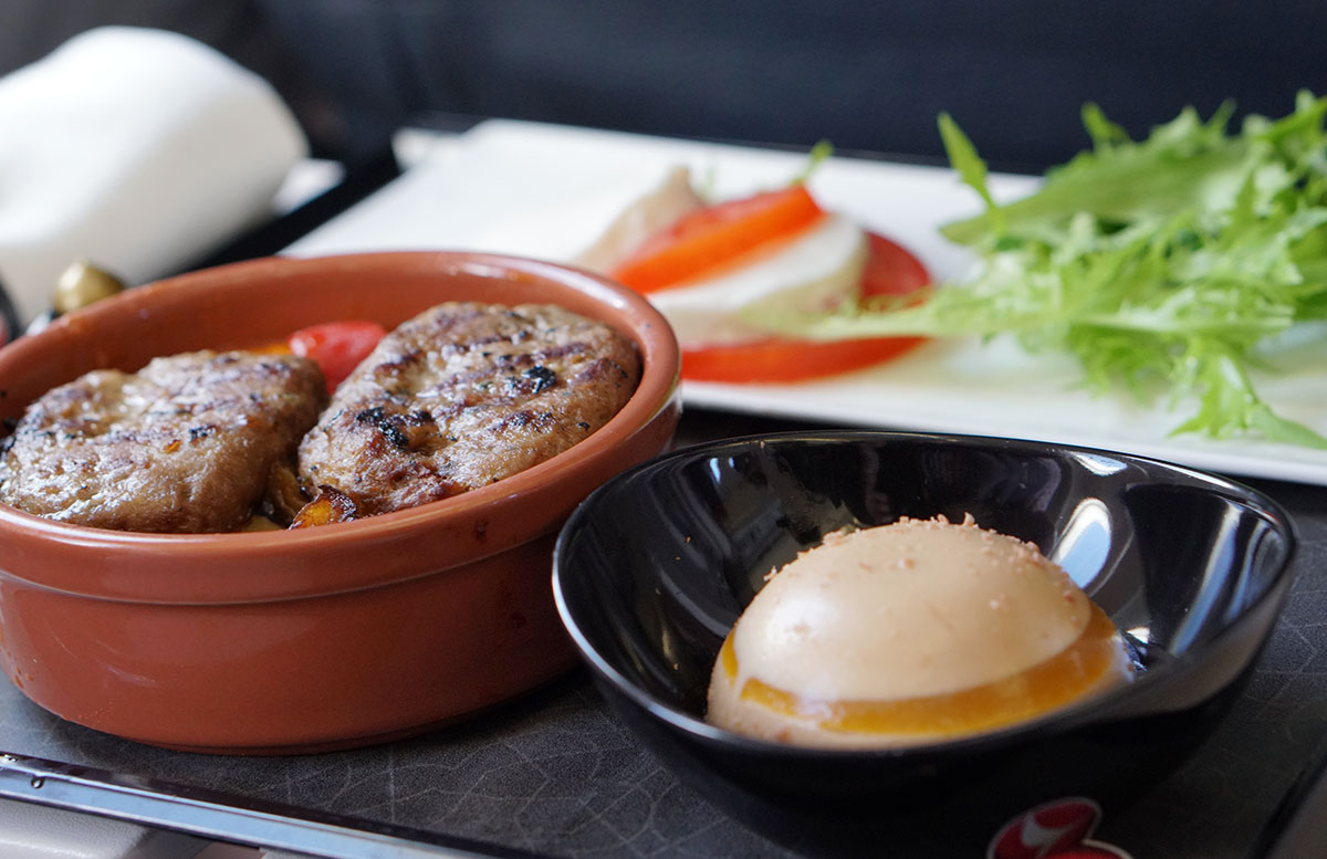 Mein-Business-Class-Flug-mit-Turkish-Airlines-flugzeug-essen
