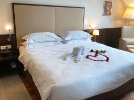 Mein-Geburtstag-im-Sheraton-Grand-Hotel-Salzburg-schlafzimmer-king-size