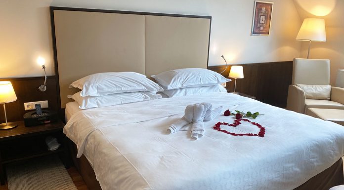 Mein Geburtstag im Sheraton Grand Hotel Salzburg Mein-Geburtstag-im-Sheraton-Grand-Hotel-Salzburg-schlafzimmer-king-size