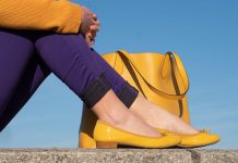 Meine Trendfarben 2019: Outfit in den Farben Curry und Ultraviolett Meine-Trendfarben-2019-Outfit-Curry-und-Ultraviolett-detail-schuhe-tasche
