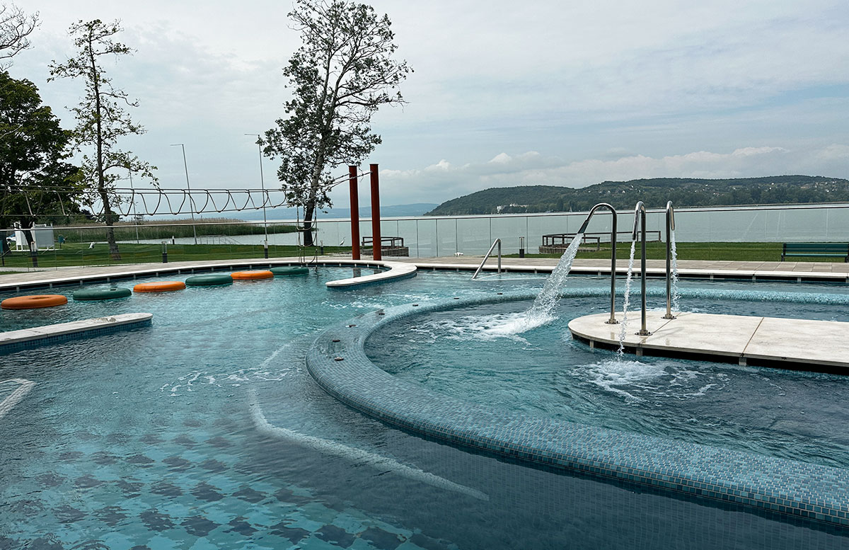 Mövenpick-Balaland-Resort-am-Plattensee-outdoor-pool