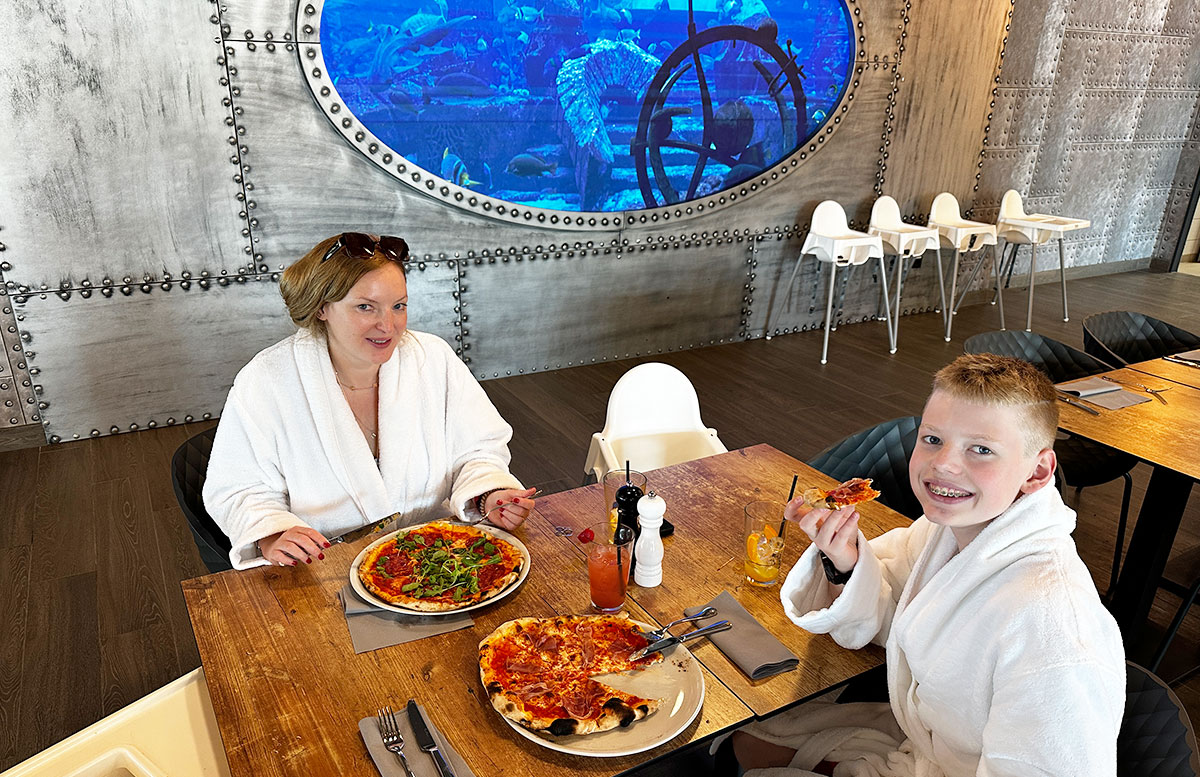 Mövenpick-Balaland-Resort-am-Plattensee-pizza-im-restaurant