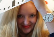 Mondaine essence Winter Uhrenkollektion 2019 Mondaine-essence-Winter-Uhrenkollektion-2019--uhr-vicky-schirm