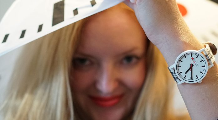 Mondaine essence Winter Uhrenkollektion 2019 Mondaine-essence-Winter-Uhrenkollektion-2019--uhr-vicky-schirm