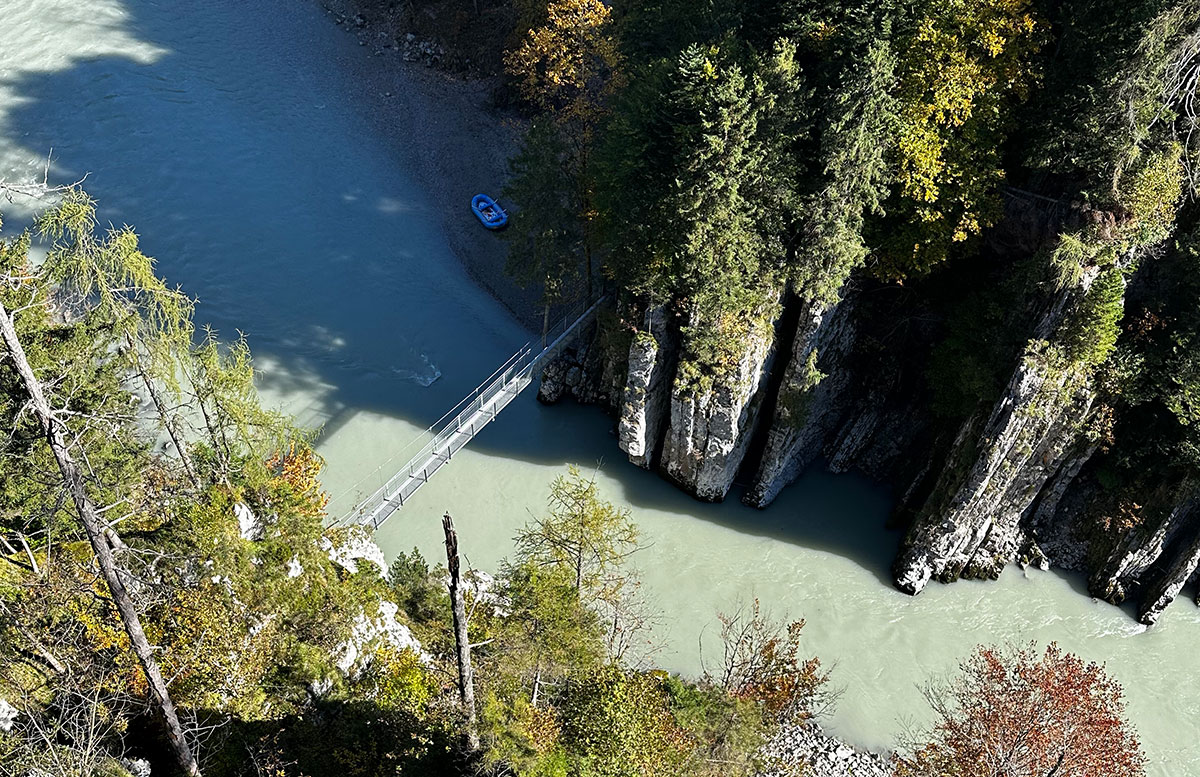Natur-und-Kulinarik-im-Kaiserwinkl-hängebrücke