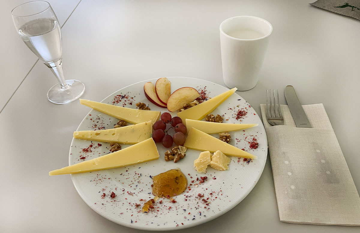 Natur-und-Kulinarik-im-Kaiserwinkl-käse-verkostung