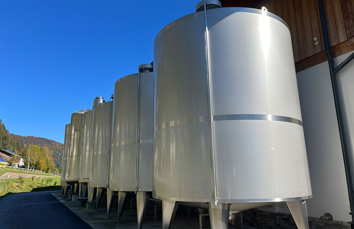 Natur-und-Kulinarik-im-Kaiserwinkl-milchcontainer