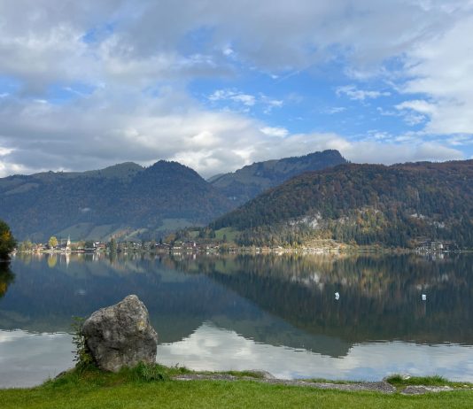 Aktive Erlebnisse und Kulinarik im Kaiserwinkl Natur-und-Kulinarik-im-Kaiserwinkl-seespiegelung