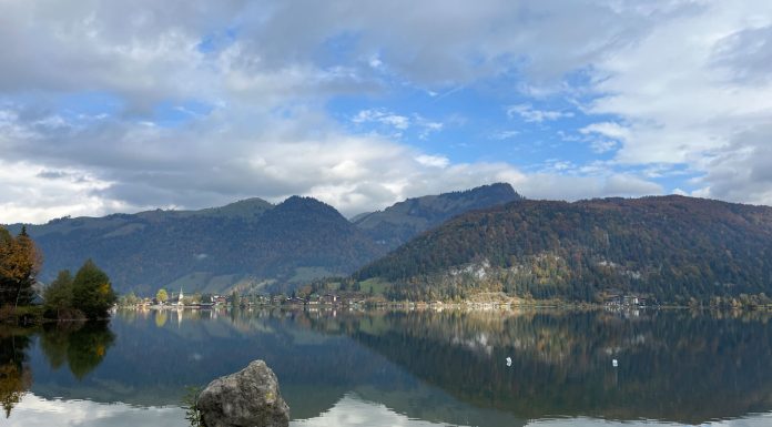Aktive Erlebnisse und Kulinarik im Kaiserwinkl Natur-und-Kulinarik-im-Kaiserwinkl-seespiegelung