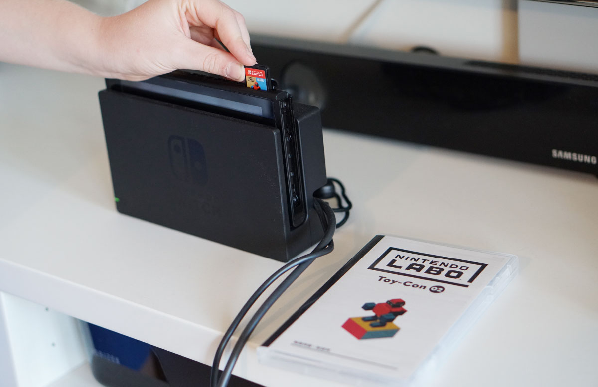 Nintendo Labo Robo-Set für die Switch spiel reinstecken