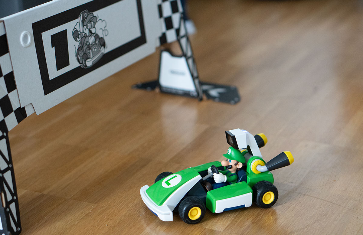 Nintendo-Switch-Mario-Kart-Live-Home-Circuit-LUIGI