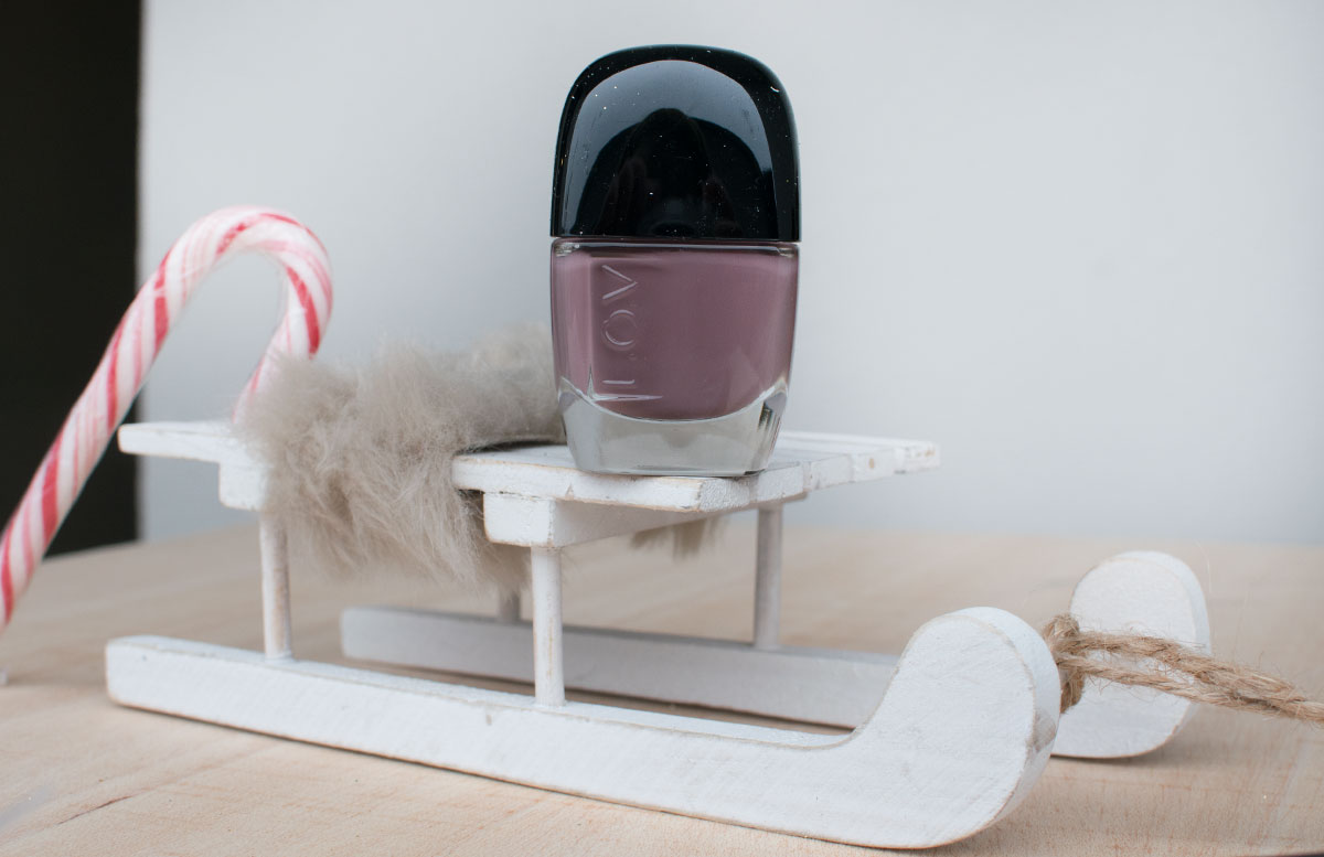 November Glossybox Dear Santa Edition lov nagellack