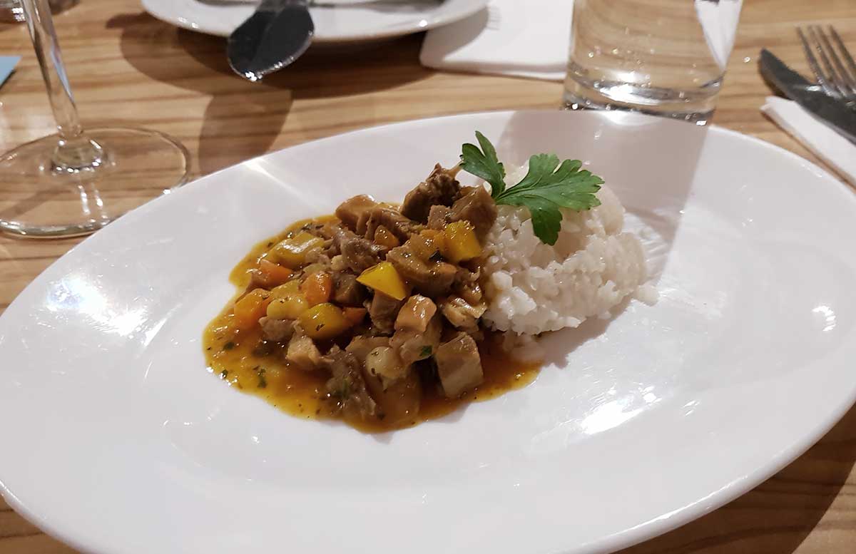 Oktoberfest und Ganslessen in der Luftburg bloggertisch gansl curry