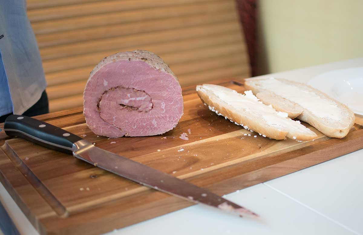 Das perfekte Pastrami Weckerl by Oliver Hoffinger pastrami rindfleisch