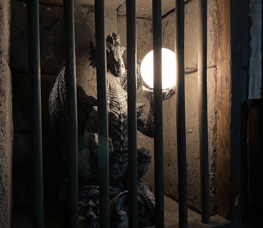 Open the door – Drachenhöhle 2.0 Open-the-door-Drachenhöhle-lampe-der-drache