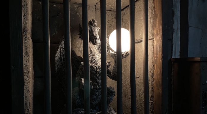 Open the door – Drachenhöhle 2.0 Open-the-door-Drachenhöhle-lampe-der-drache