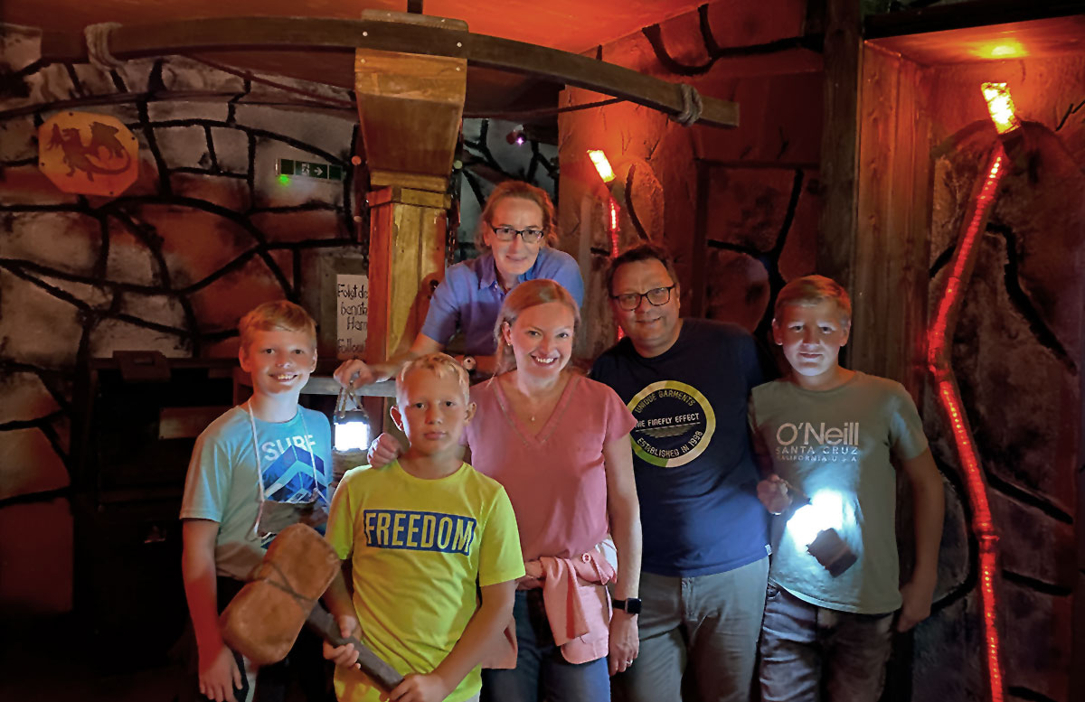 Open-the-door-Drachenhöhle-lampe-familie