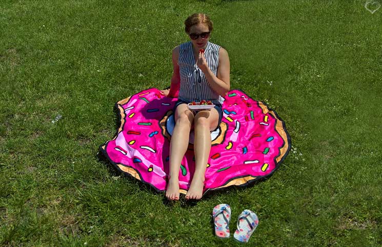 Originelle-Geschenke-von-Radbag-donut-strandtuch-baddetuch