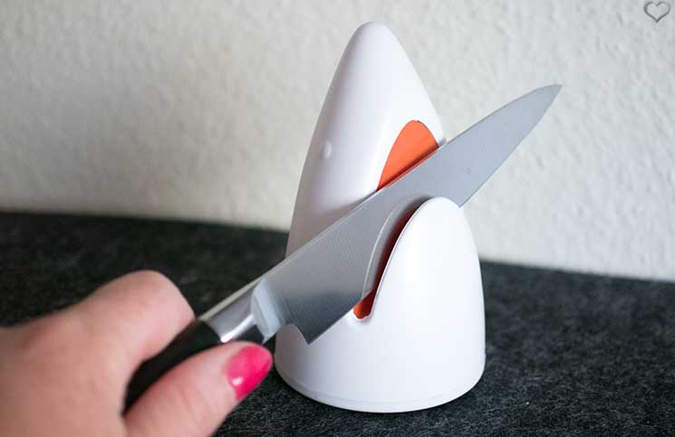 Originelle-Geschenke-von-Radbag-hai-messerschärfer