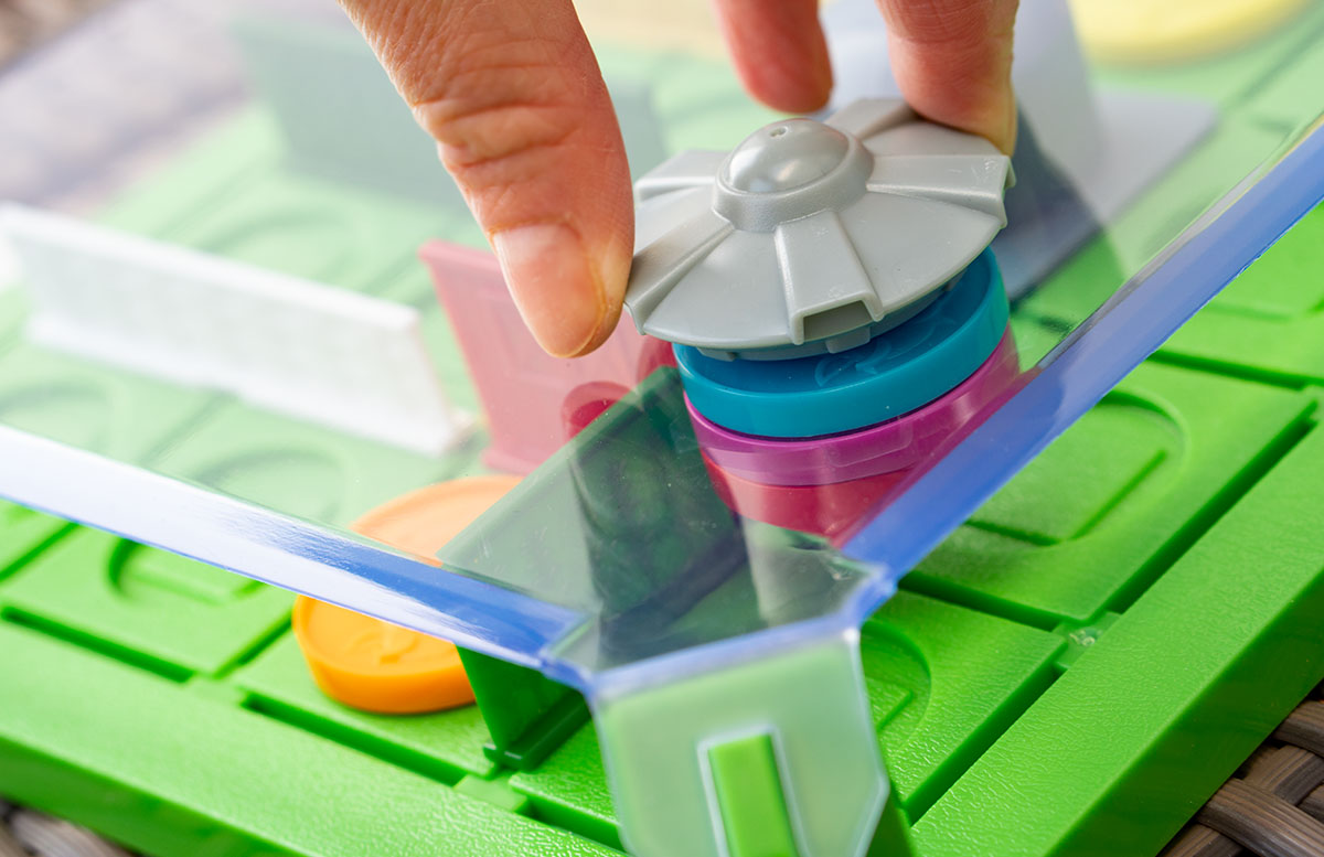 Oster-Tipp-Think-Fun-Invasion-of-Cow-Snatchers-und-Domino-Maze-UFO-ENTFÜHRUNG