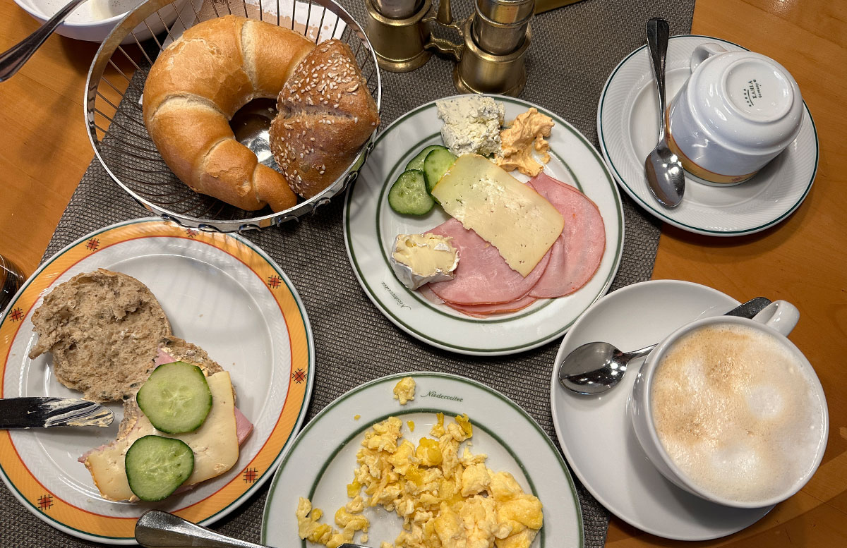 Ostern-in-Maria-Alm-im-Hotel-Niederreiter-frühstück