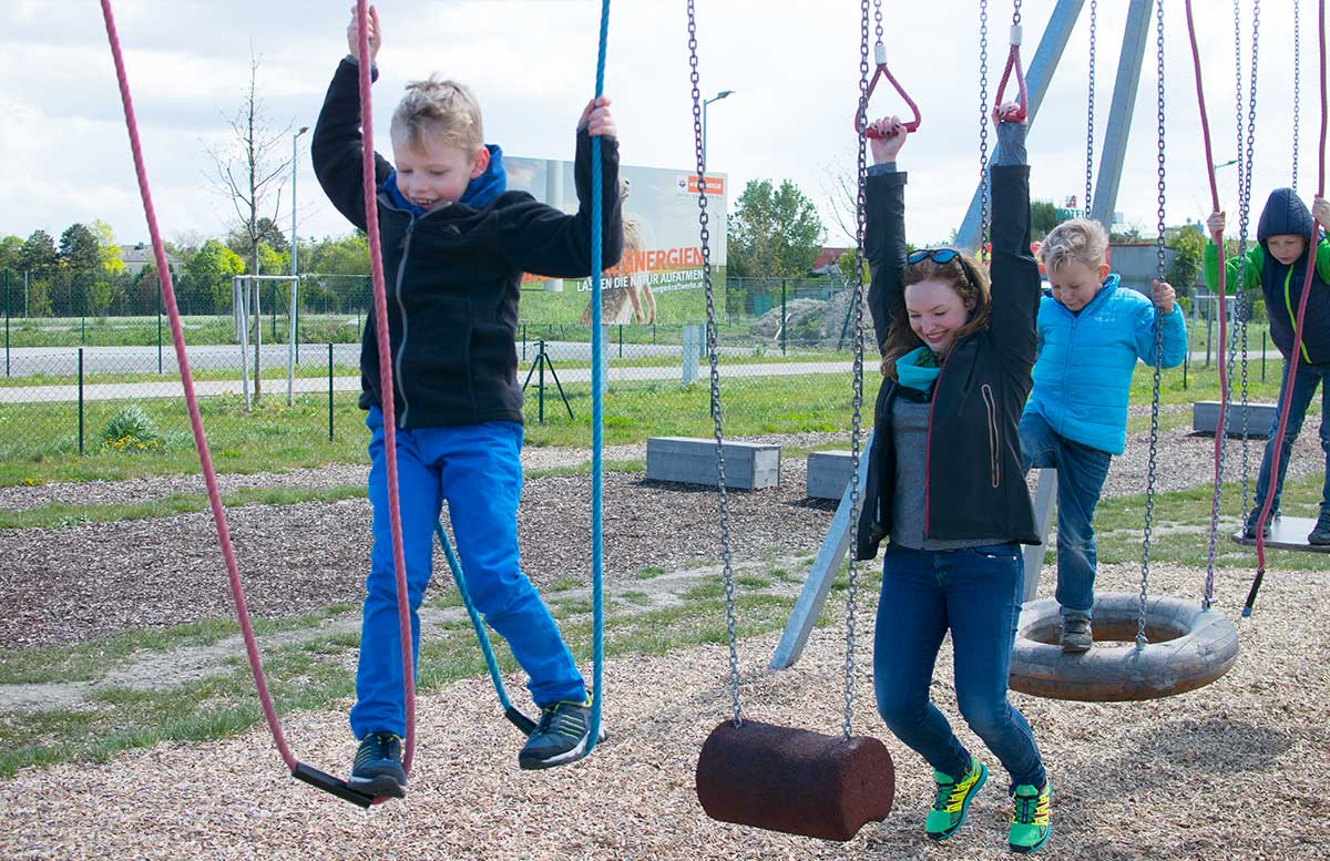Outdoorfun mit TK Maxx im Motorikpark Wien kinder im hochseilgarten