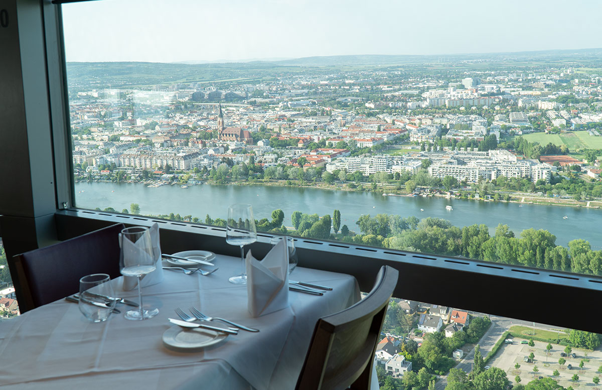 Paint-your-souvenir-Kreative-Erlebnisse-in-Wien-abendessen-mit-aussicht