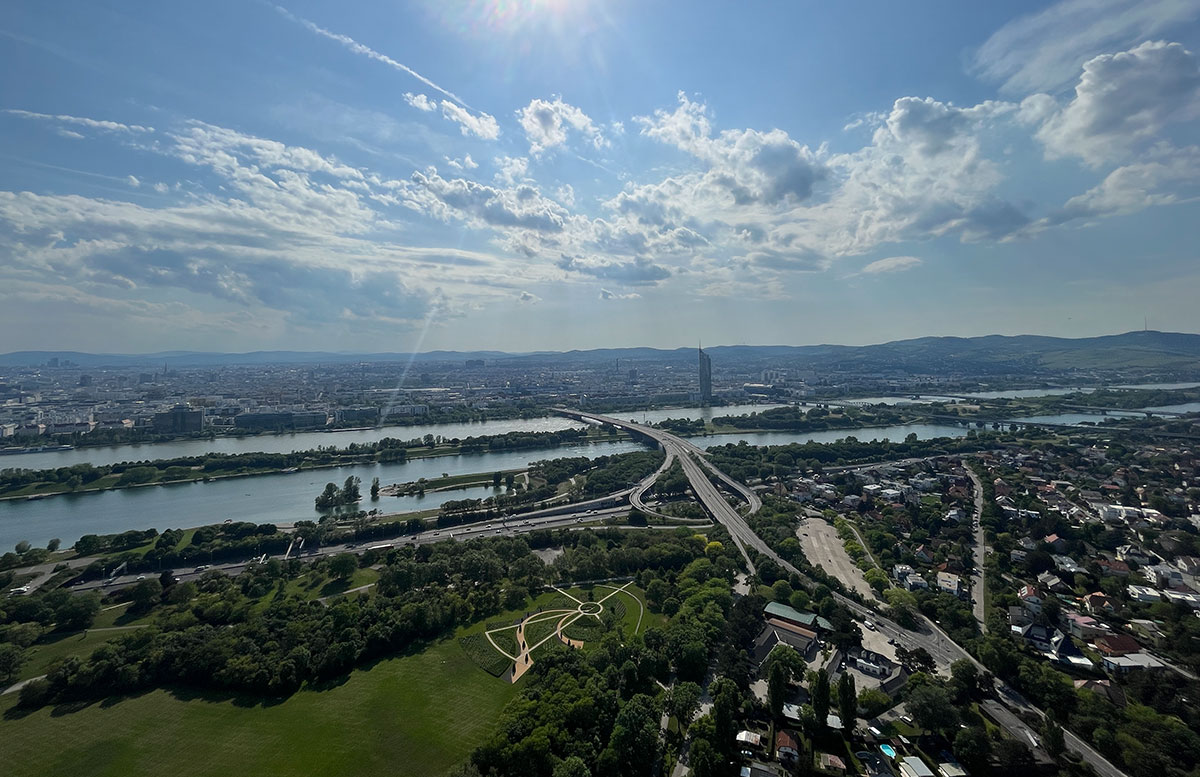 Paint-your-souvenir-Kreative-Erlebnisse-in-Wien-aussicht-donauturm