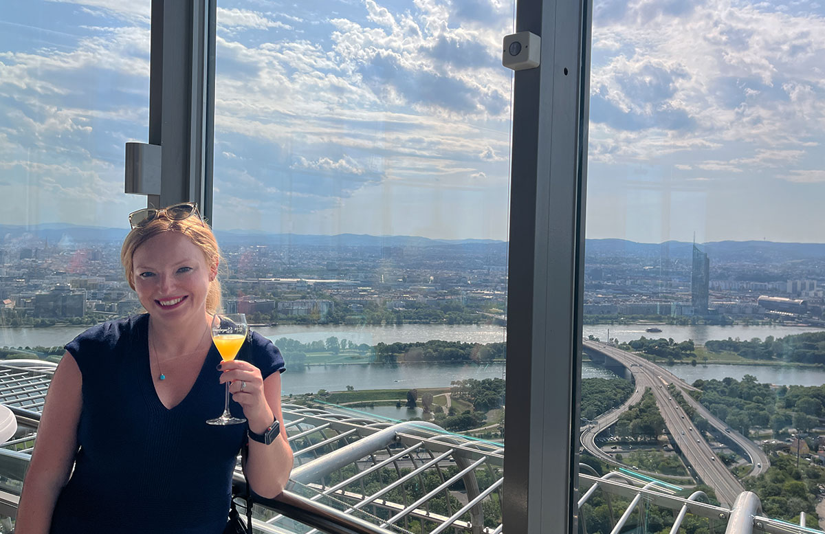 Paint-your-souvenir-Kreative-Erlebnisse-in-Wien-gläschen-sekt