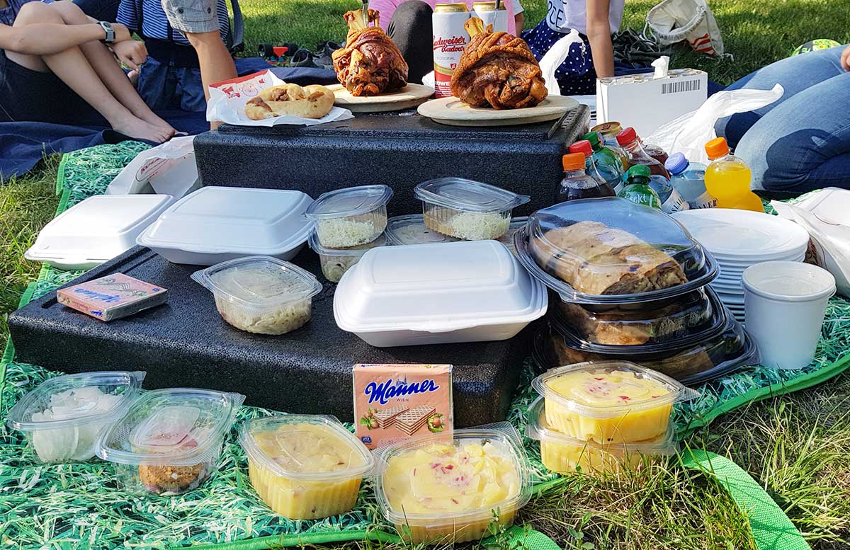 Picknick im Wiener Prater bei der Praterfee leckereien im prater