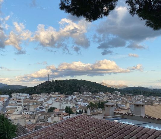 Pollensa – Urlaub im Norden von Mallorca Pollensa-Urlaub-im-Norden-von-Mallorca-über-den-dächern