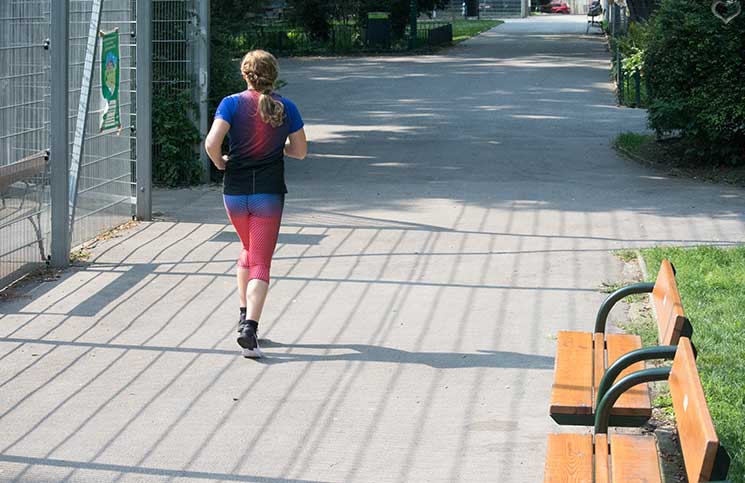 Power-Workout-mit-Puma-ansicht-von-hinten-beim-laufen