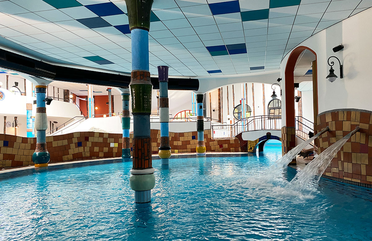 Romantische-Auszeit-in-der-Rogner-Bad-Blumau-Therme-Innenbereich