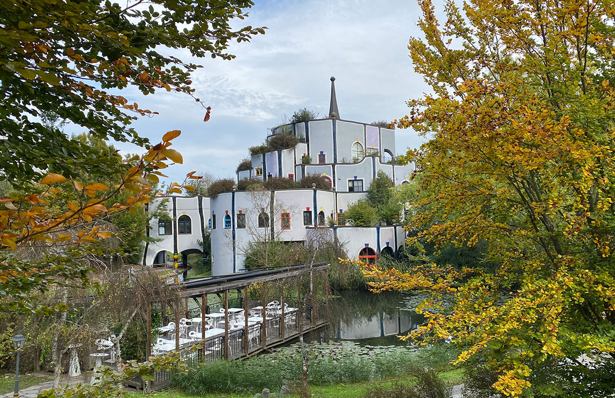 Romantische-Auszeit-in-der-Rogner-Bad-Blumau-Therme-seerosenteich