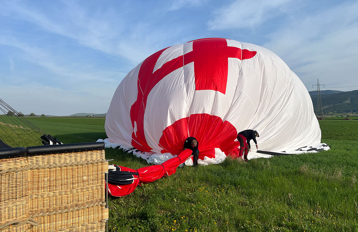 Romantische-Ballonfahrt-de-luxe-über-Wien-Sonnenaufgang-wieder-zusammenlegen