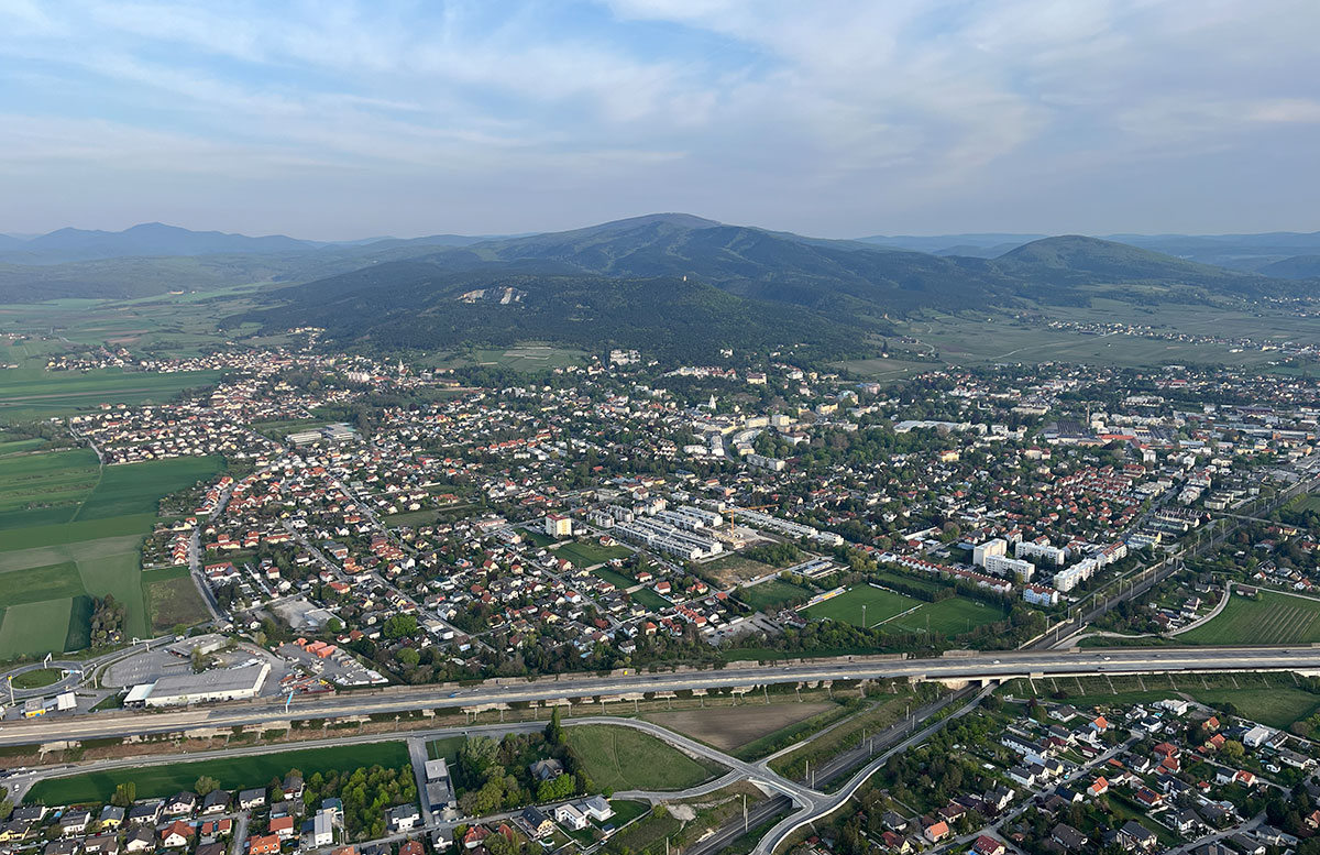 Romantische-Ballonfahrt-de-luxe-über-Wien--stadt-und-berg