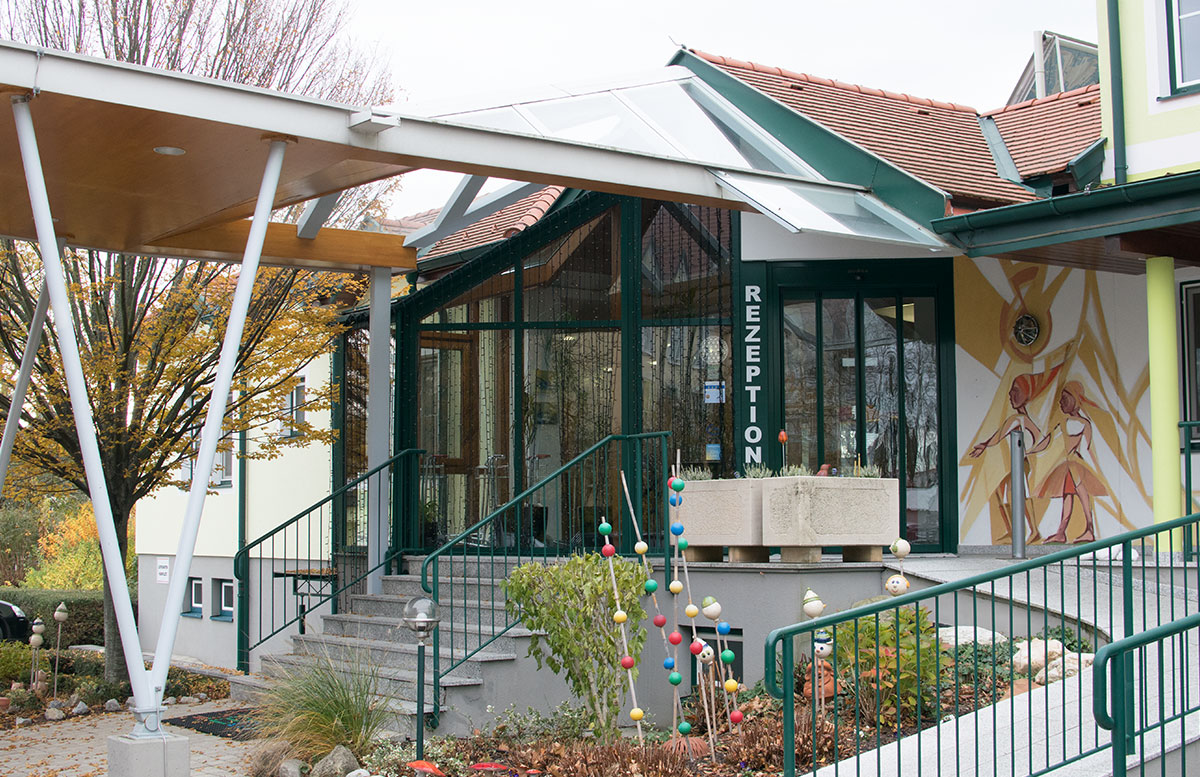 4 Sterne Superior SEMI Baby- und Kinderhotel in Lutzmannburg eingangsbereich