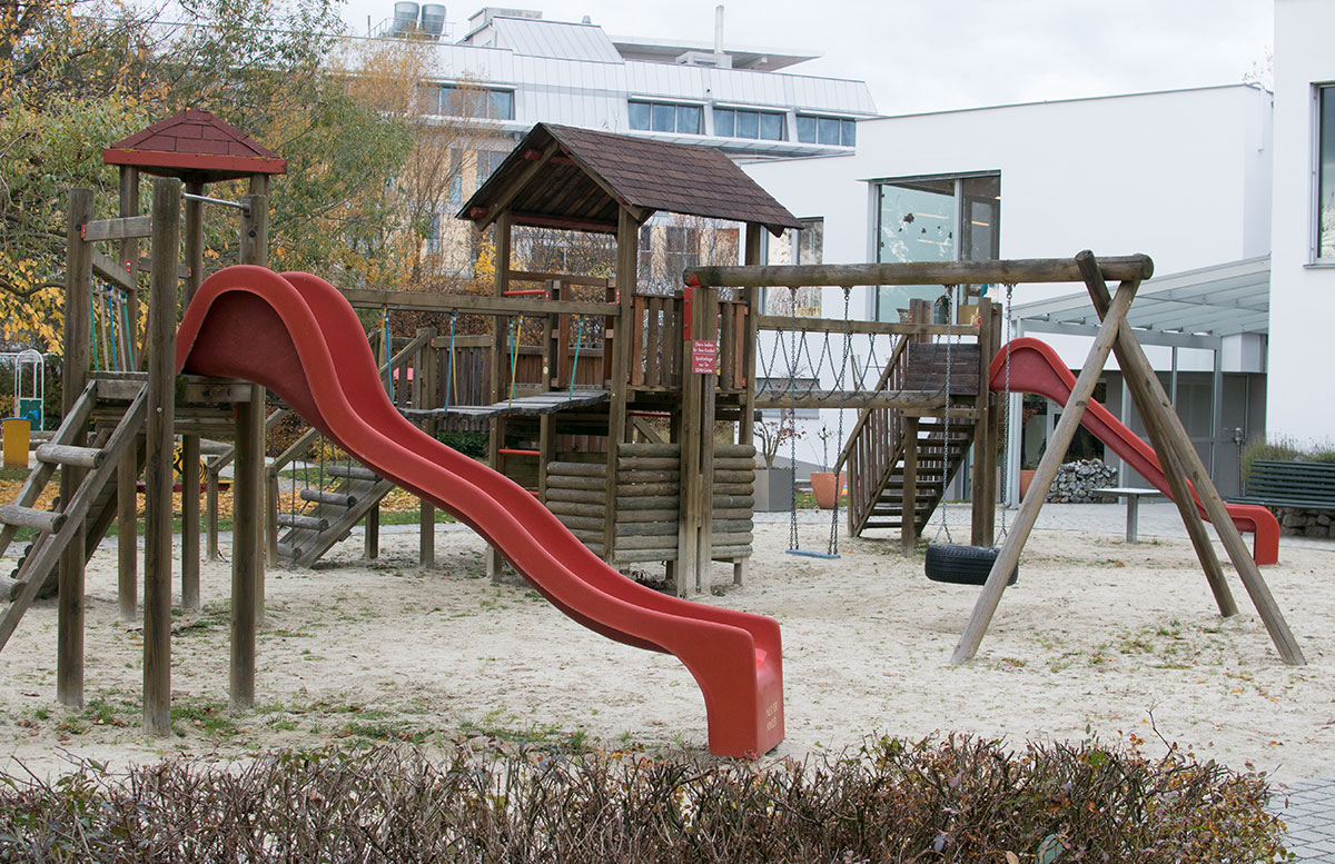 4 Sterne Superior SEMI Baby- und Kinderhotel in Lutzmannburg spielplatz