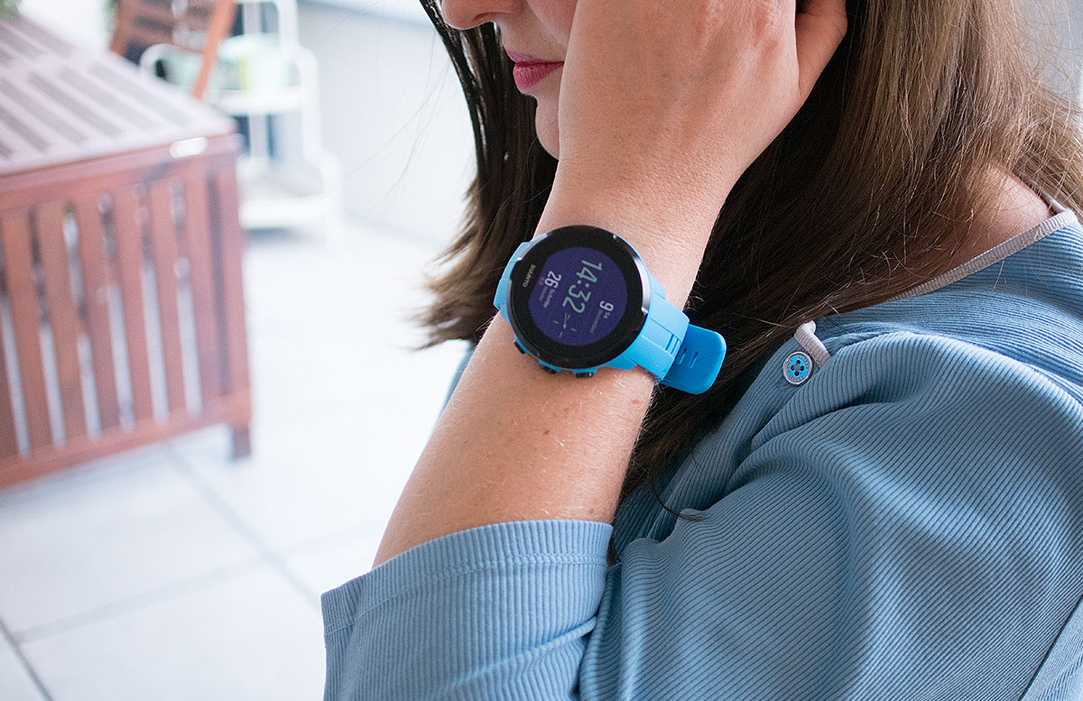 SUUNTO Spartan Sport Wrist HR Smartwatch touch screen uhrzeit detail